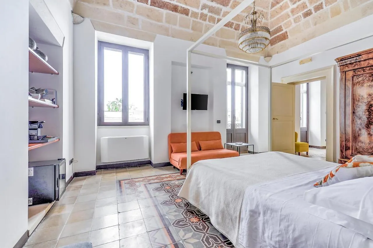 Castriota19 - Jacuzzi Room & Apartment Sit ليتشي