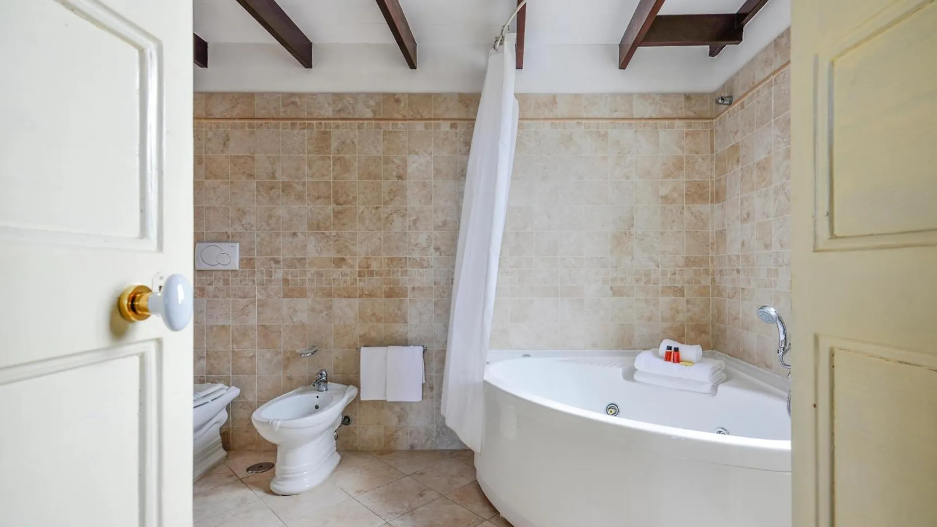 Castriota19 - Jacuzzi Room & Apartment Sit ليتشي